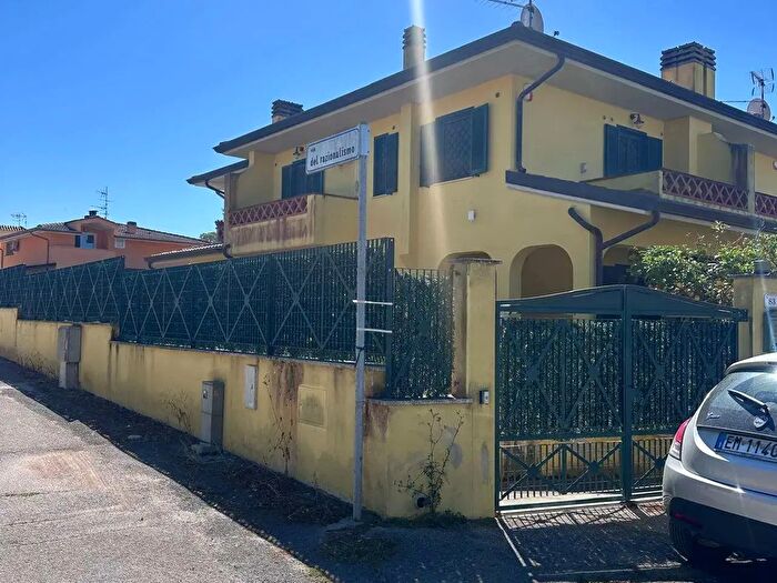Casa con 10 locali in vendita in Via Arciglioni, Sabaudia