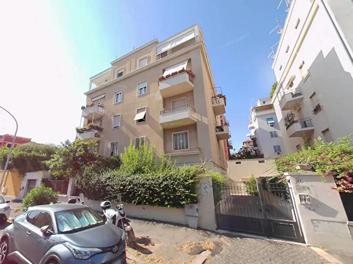 Appartamento bilocale in affitto in Via Giuseppe Revere, Roma