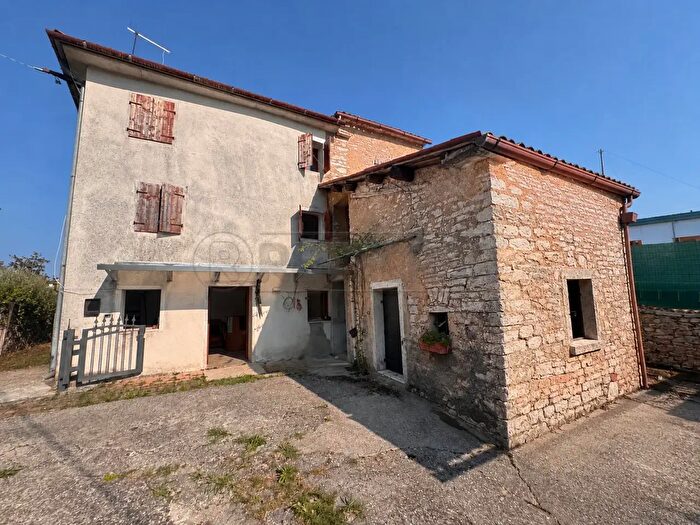 Casa con 8 locali in vendita in Bassano Del Grappa