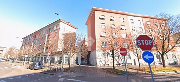 Appartamento con 5 locali in vendita in Piazzale Selinunte, Milano