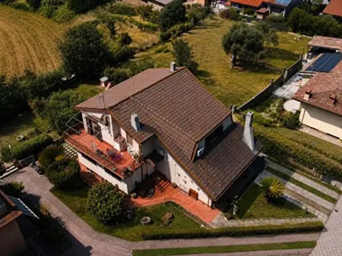 Casa con 6 locali in vendita in Roma