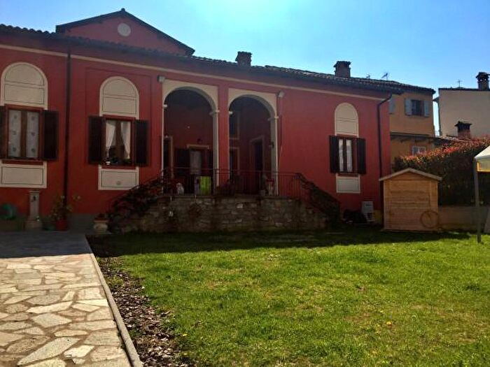 Casa con 6 locali in vendita in Via Pietro Mazza, Varzi