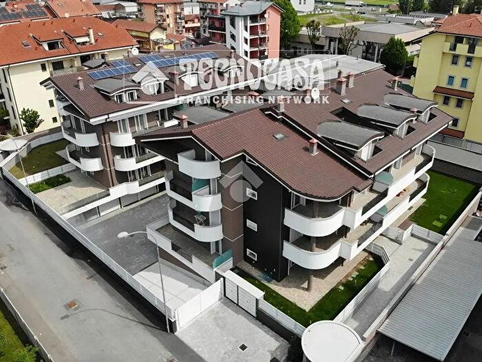 Appartamento trilocale in vendita in Via Santa Maria, Bareggio