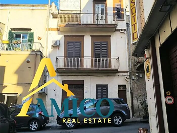 Casa con 7 locali in vendita in Via Lo Re, Bagheria