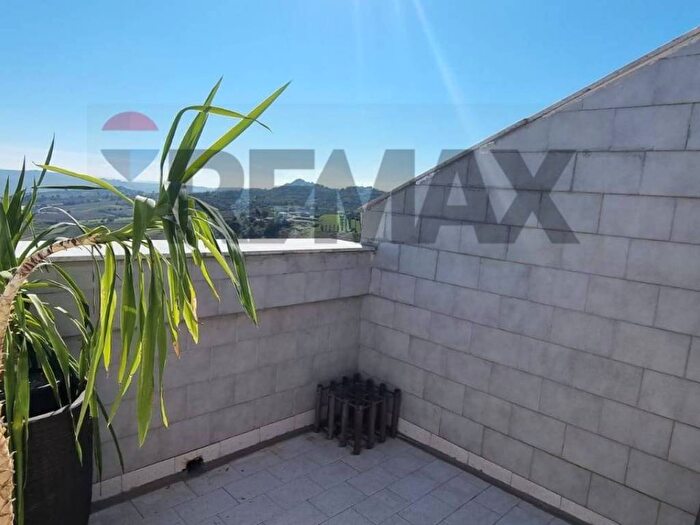 Casa con 5 locali in affitto in Via Giuseppe Cinnirella, Centro, Caltanissetta
