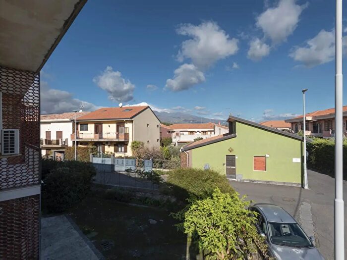 Appartamento trilocale in vendita in Via Trento, Viagrande