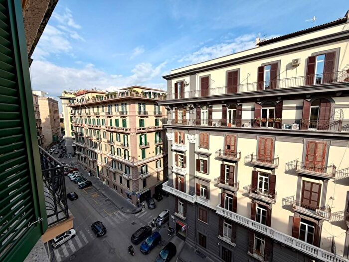 Appartamento trilocale in affitto in Via Generale Giordano Orsini, Santa Lucia, Napoli