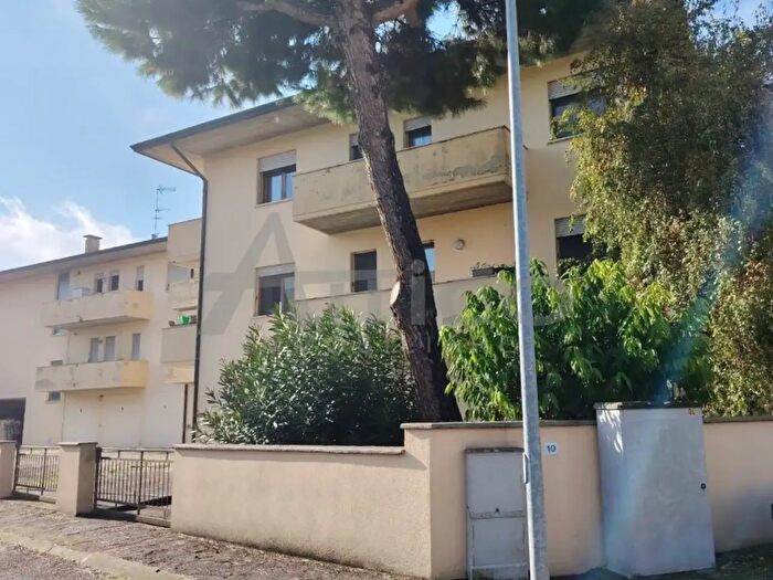 Appartamento con 6 locali in vendita in Via Lionello d'Este, Rovigo