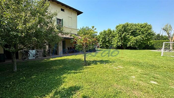 Casa con 5 locali in vendita in Strada Malchioda, Piacenza