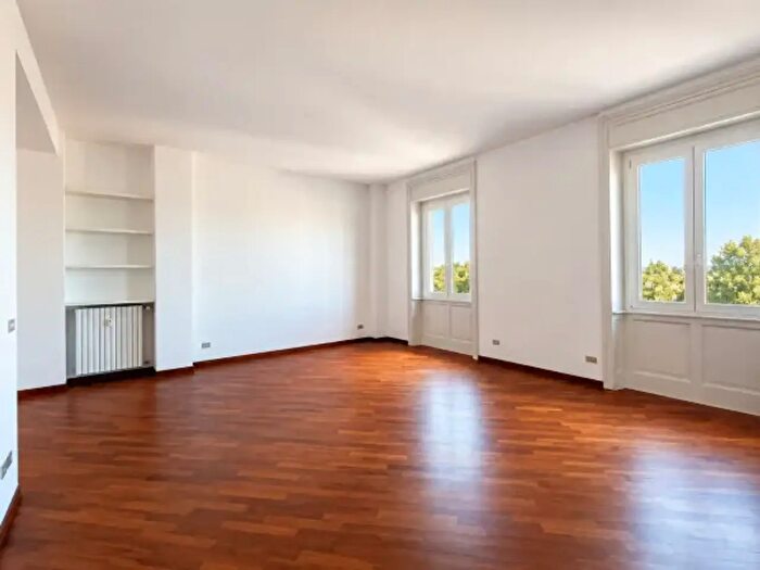 Appartamento trilocale in vendita in Via Giovanni Pascoli, Milano