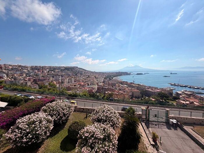 Appartamento con 5 locali in affitto in Via Pacuvio, Posillipo, Napoli