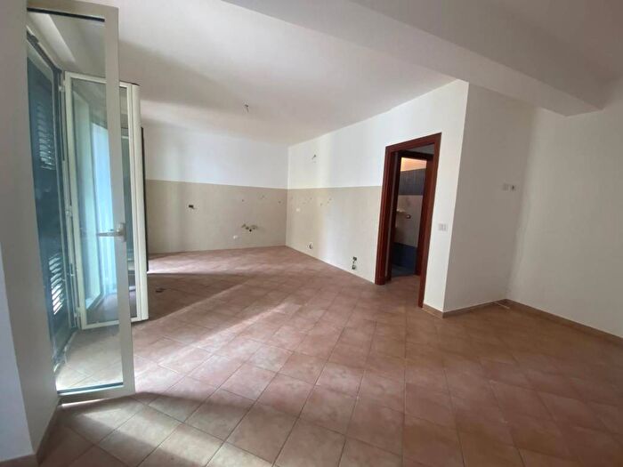Appartamento trilocale in affitto in Via Stefano Saccà, Centro, Villafranca Tirrena