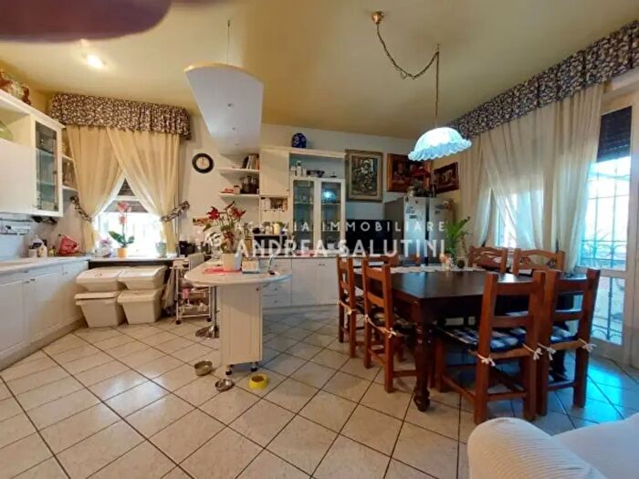 Casa con 6 locali in vendita in Montopoli In Val DArno