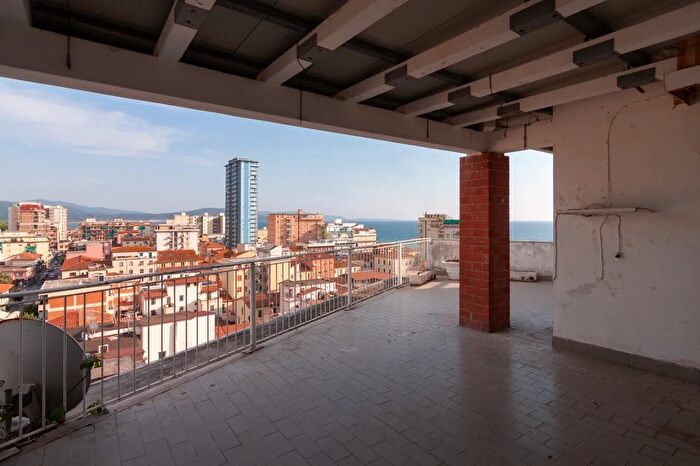 Appartamento con 5 locali in vendita in Via Serri, Follonica