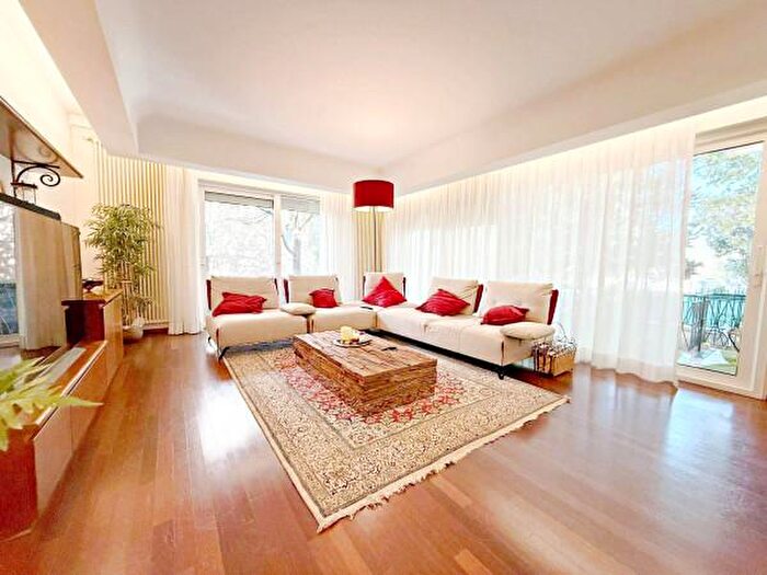 Casa con 5 locali in vendita in Viale Po, Riccione