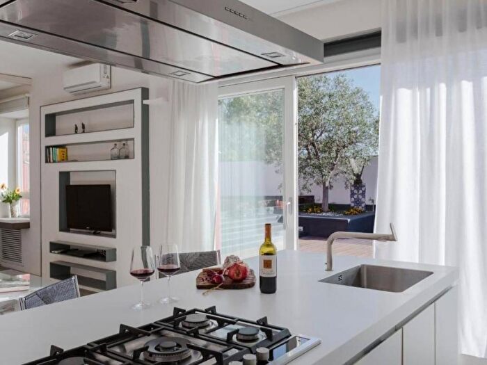 Casa bilocale in affitto in Riviera Di Chiaia, Chiaia, Napoli