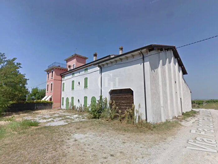 Casa con 9 locali in vendita in Casa Falcona Monfarè, Valeggio Sul Mincio