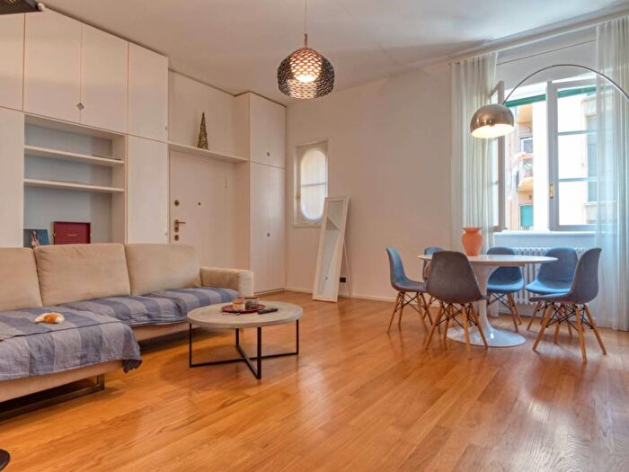 Appartamento trilocale in affitto in Via Mauro Macchi, Centrale, Milano