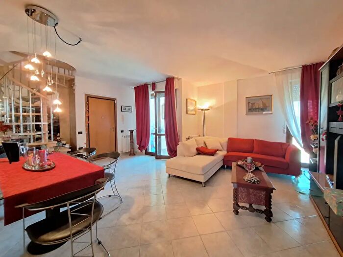 Appartamento con 5 locali in vendita in Filippo Turati, Cascina