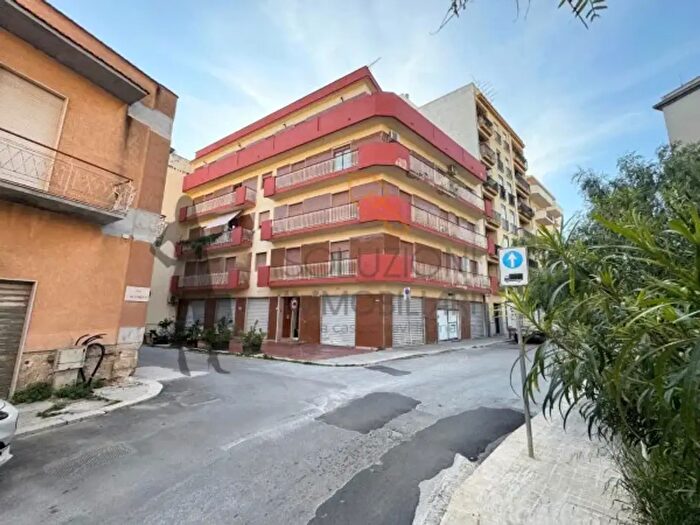 Appartamento con 6 locali in vendita in Via Santa Ninfa, Trapani