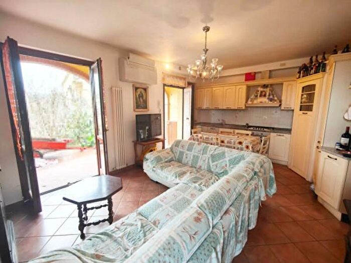 Appartamento trilocale in vendita in Bucine