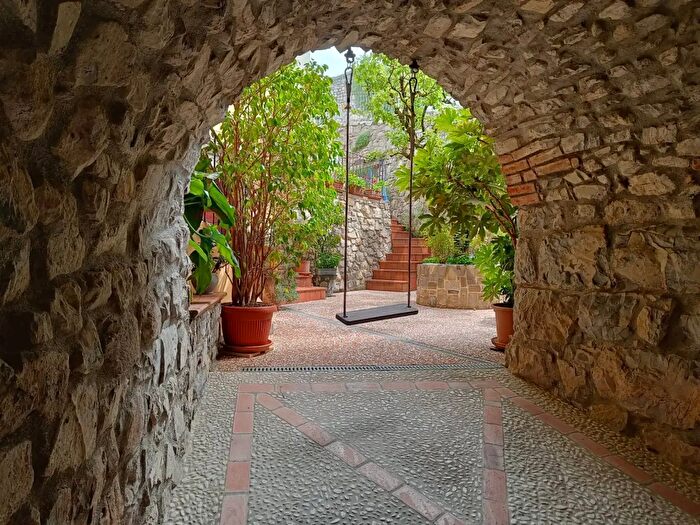 Casa trilocale in vendita in Via Siviano, Monte Isola