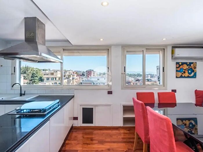 Appartamento trilocale in vendita in Via dei Savorelli, Roma