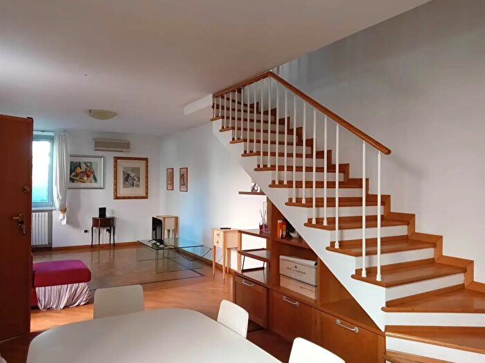 Casa con 7 locali in vendita in Civitanova Marche