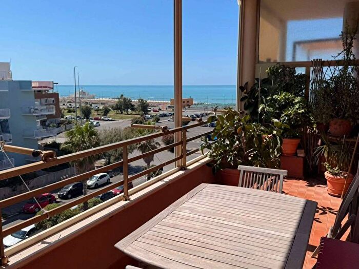 Casa bilocale in affitto in via Bocche di Bonifacio, Ostia Levante, Roma