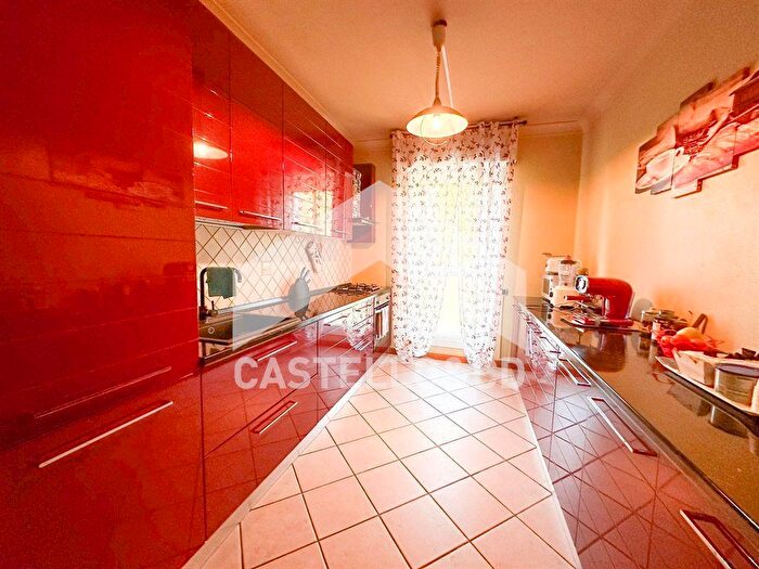 Appartamento con 5 locali in vendita in Via Papa Giovanni XXXIII, Desenzano Del Garda