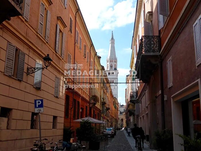 Appartamento quadrilocale in affitto in Via Torre, Modena