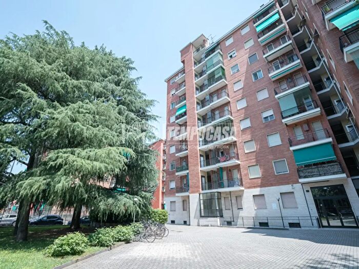 Appartamento trilocale in vendita in Via Val d'Ossola, Milano