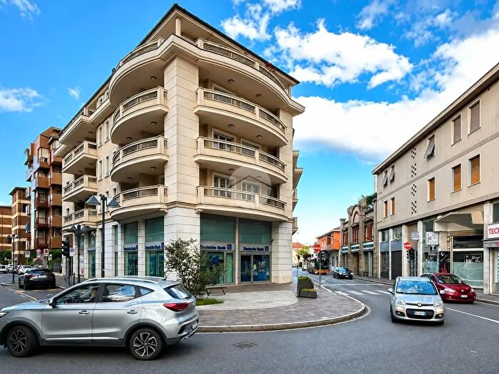 Appartamento trilocale in vendita in Via Sciesa, Seregno
