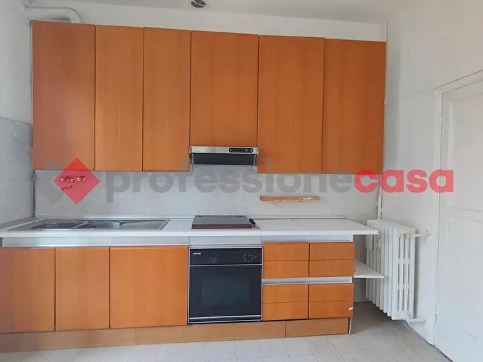 Appartamento trilocale in affitto in Via Legnone, Milano