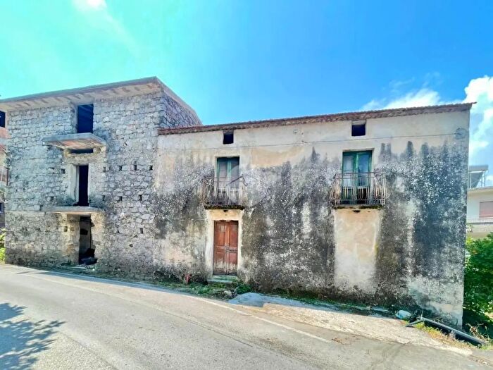 Casa con 6 locali in vendita in Via S Caterina, Torre Orsaia