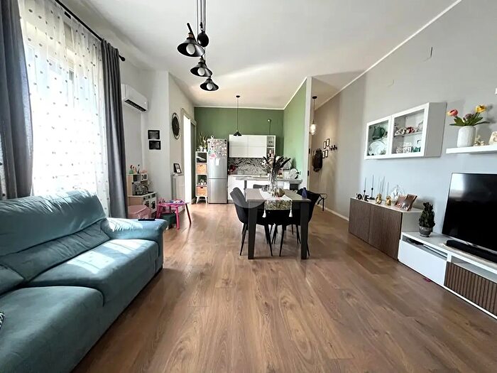 Appartamento trilocale in vendita in Via Pergusa, Palermo