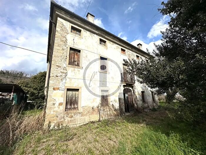 Casa con 13 locali in vendita in Montegrotto Terme