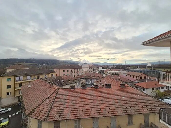 Appartamento quadrilocale in affitto in Via Carlo Caratti, Acqui Terme