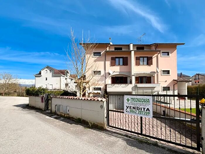 Casa con 5 locali in vendita in Via Cerro, Fossa