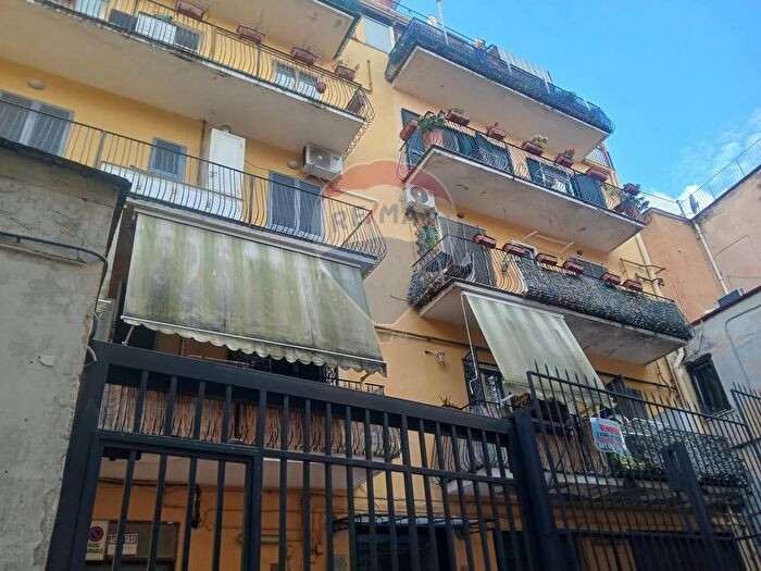 Appartamento con 6 locali in vendita in Via San Mandato B, Napoli