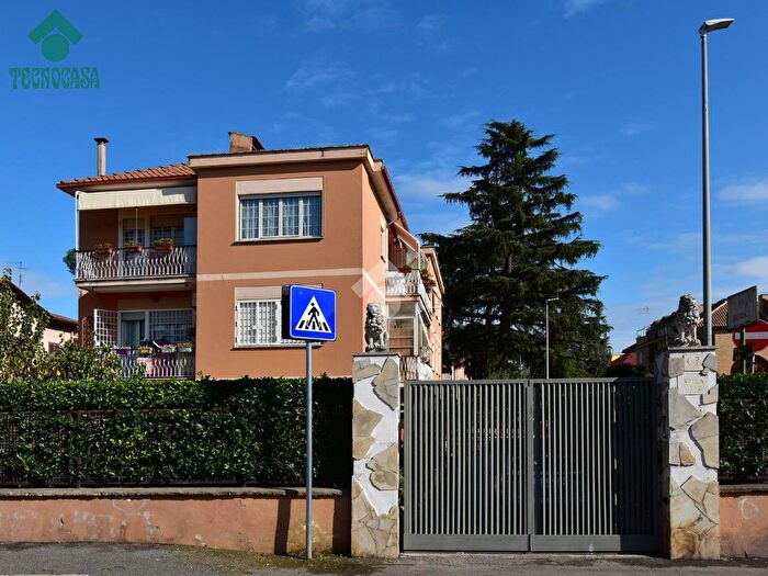 Appartamento trilocale in vendita in Via Taurianova, Roma