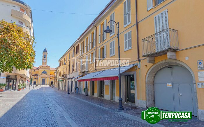Appartamento trilocale in vendita in Via Cavour, Corsico