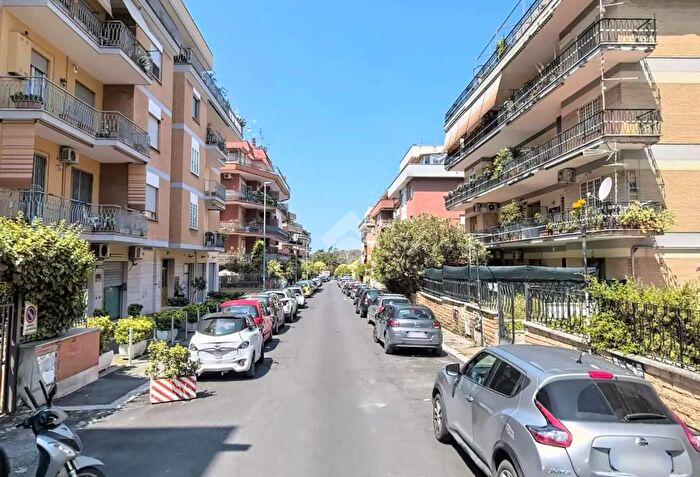 Appartamento trilocale in vendita in Via Andrea del Verrocchio, Roma