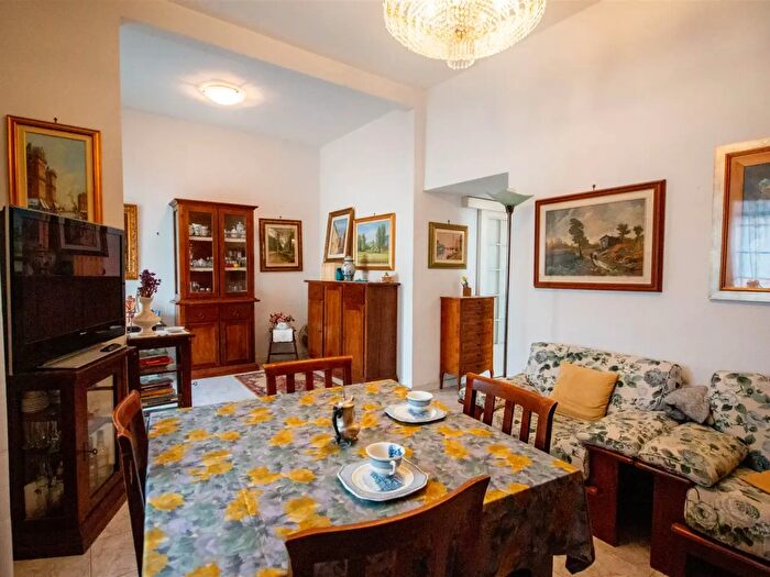 Appartamento con 6 locali in vendita in Cecina