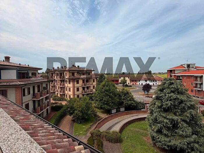 Appartamento con 6 locali in vendita in Pavia