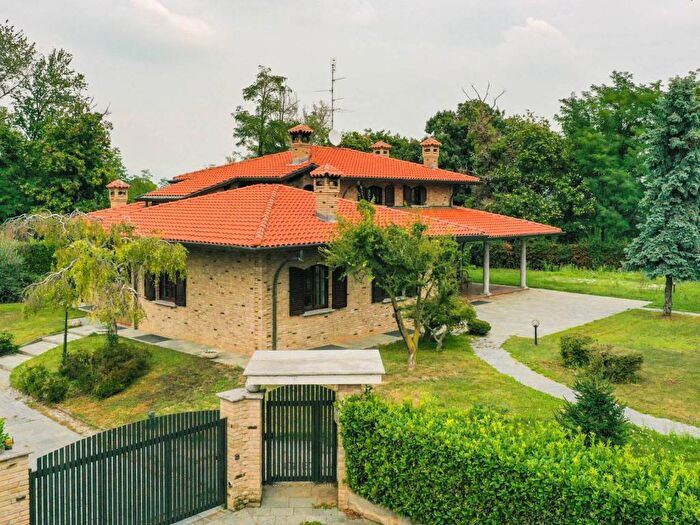 Casa con 6 locali in affitto in Via del Castagno, Centro, Brenna