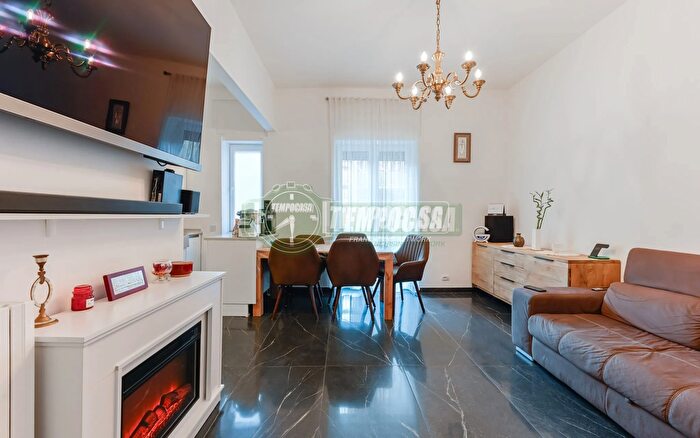 Appartamento trilocale in vendita in Via Banfi, Vimercate