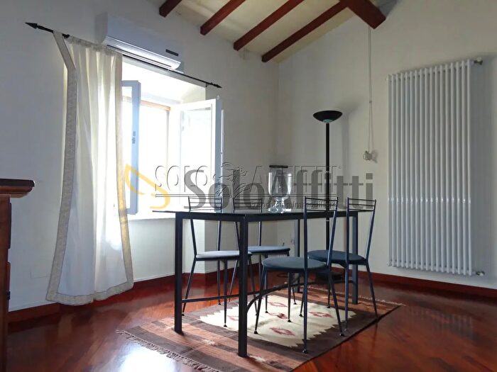 Appartamento trilocale in affitto in Via Santa Lucia, Pisa