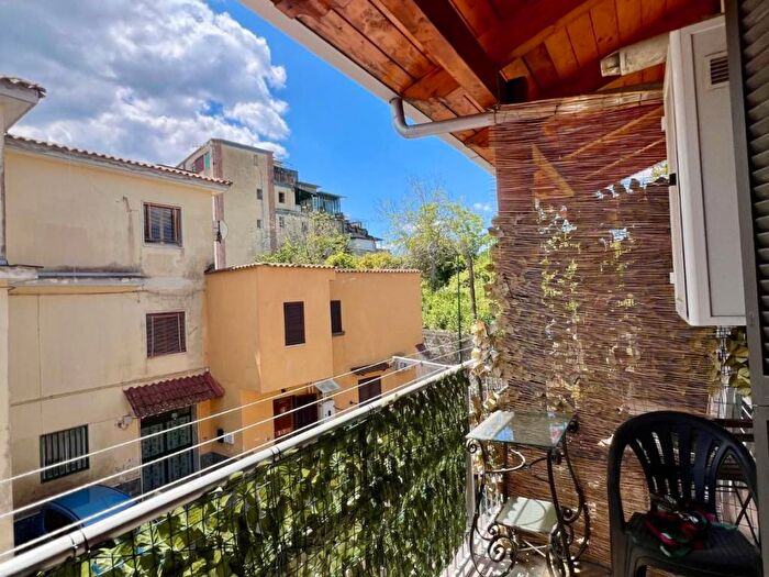 Appartamento trilocale in affitto in Via Comunale Margherita, Chiaiano, Napoli