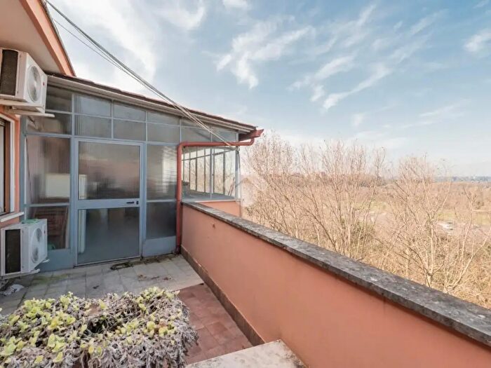 Appartamento trilocale in vendita in Via Valle Corteno, Roma